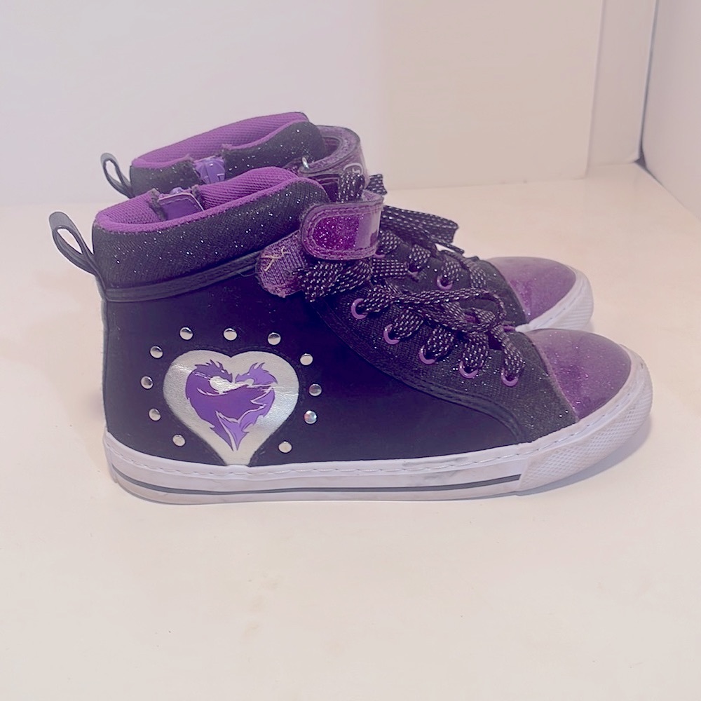 Girls size 2 shoes Disney D.signed